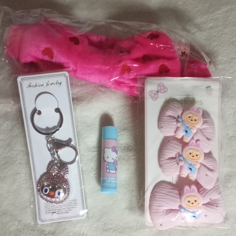 LABUBU HEARTS AND HELLO KITTY BUNDLE SETS! ALL NEW!
